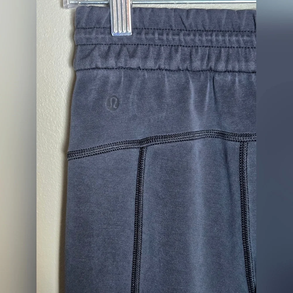 Lululemon Women's Softstreme High Rise Straight Leg Cropped Pant, Size 2‎
